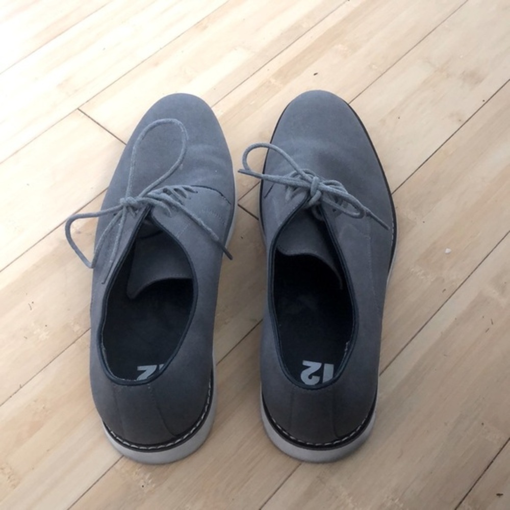 R2 Men’s Shoes Size 11 M​